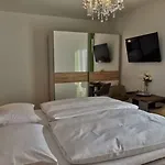 Enjoyit Velden West Guest house 3*