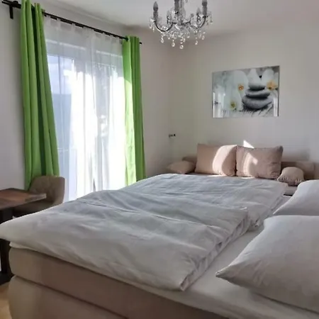 Konukevi Enjoyit Velden West