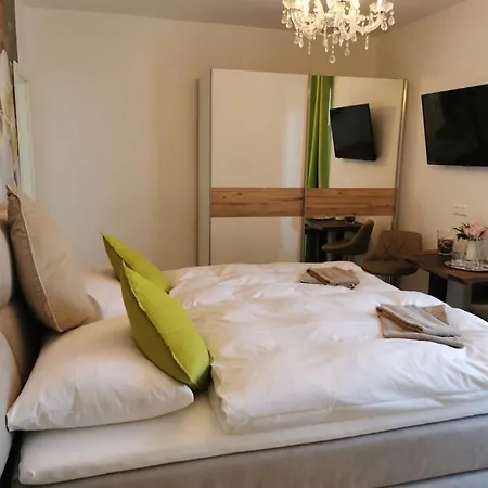 בית הארחה Enjoyit Velden West 3*