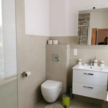 Konukevi Enjoyit Velden West Selpritsch