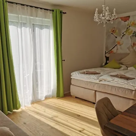 Enjoyit Velden West Konukevi Selpritsch