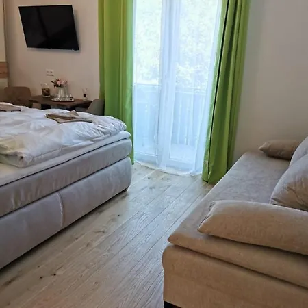 Enjoyit Velden West Konukevi