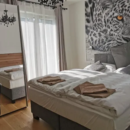 Konukevi Enjoyit Velden West