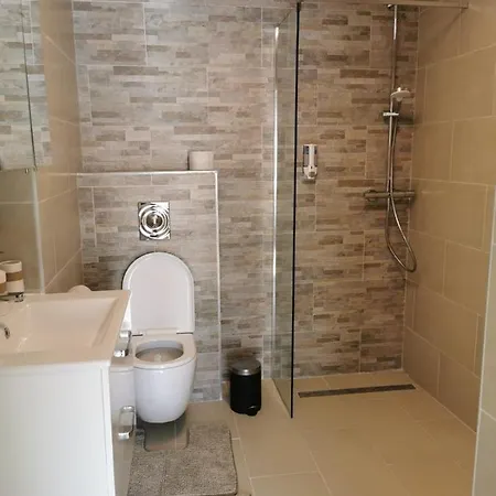 Enjoyit Velden West Konukevi