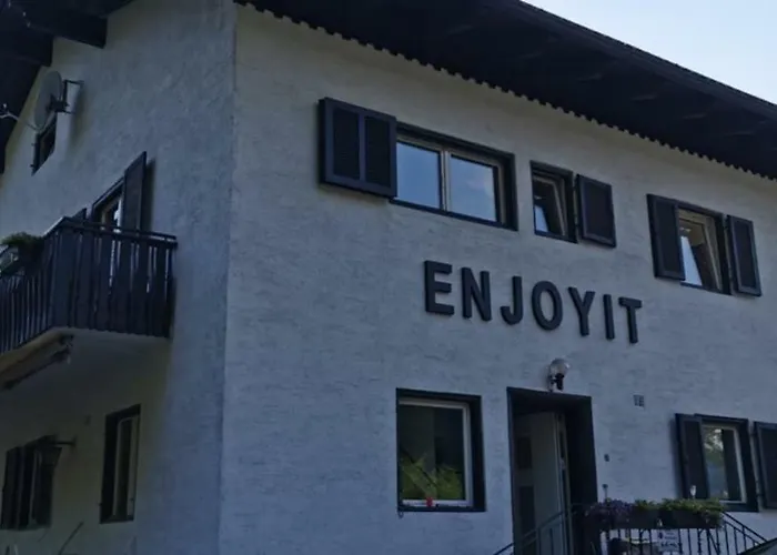 Enjoyit Velden West Guest house 3*