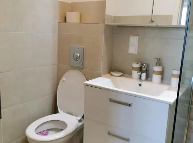 ゲストハウス Enjoyit Velden West 3*