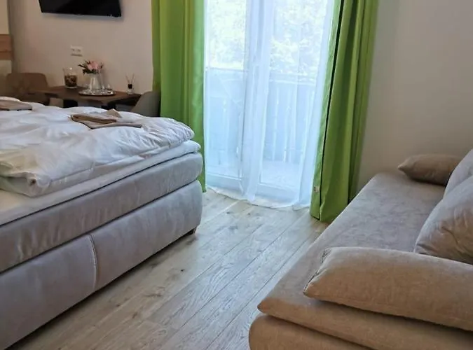 Enjoyit Velden West ゲストハウス