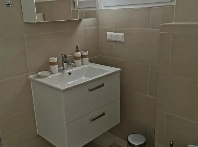 Enjoyit Velden West ゲストハウス