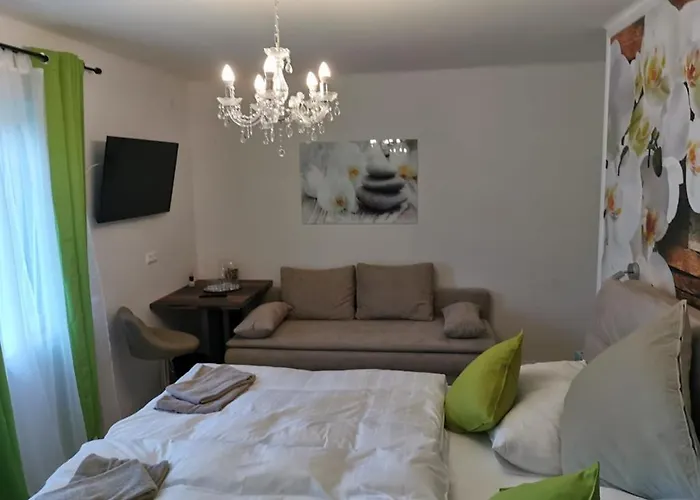 Enjoyit Velden West Guest house 3*