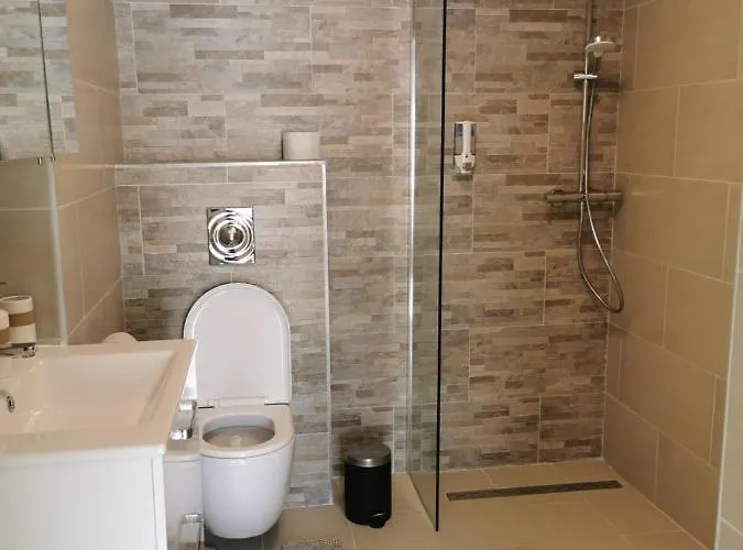 Enjoyit Velden West ゲストハウス